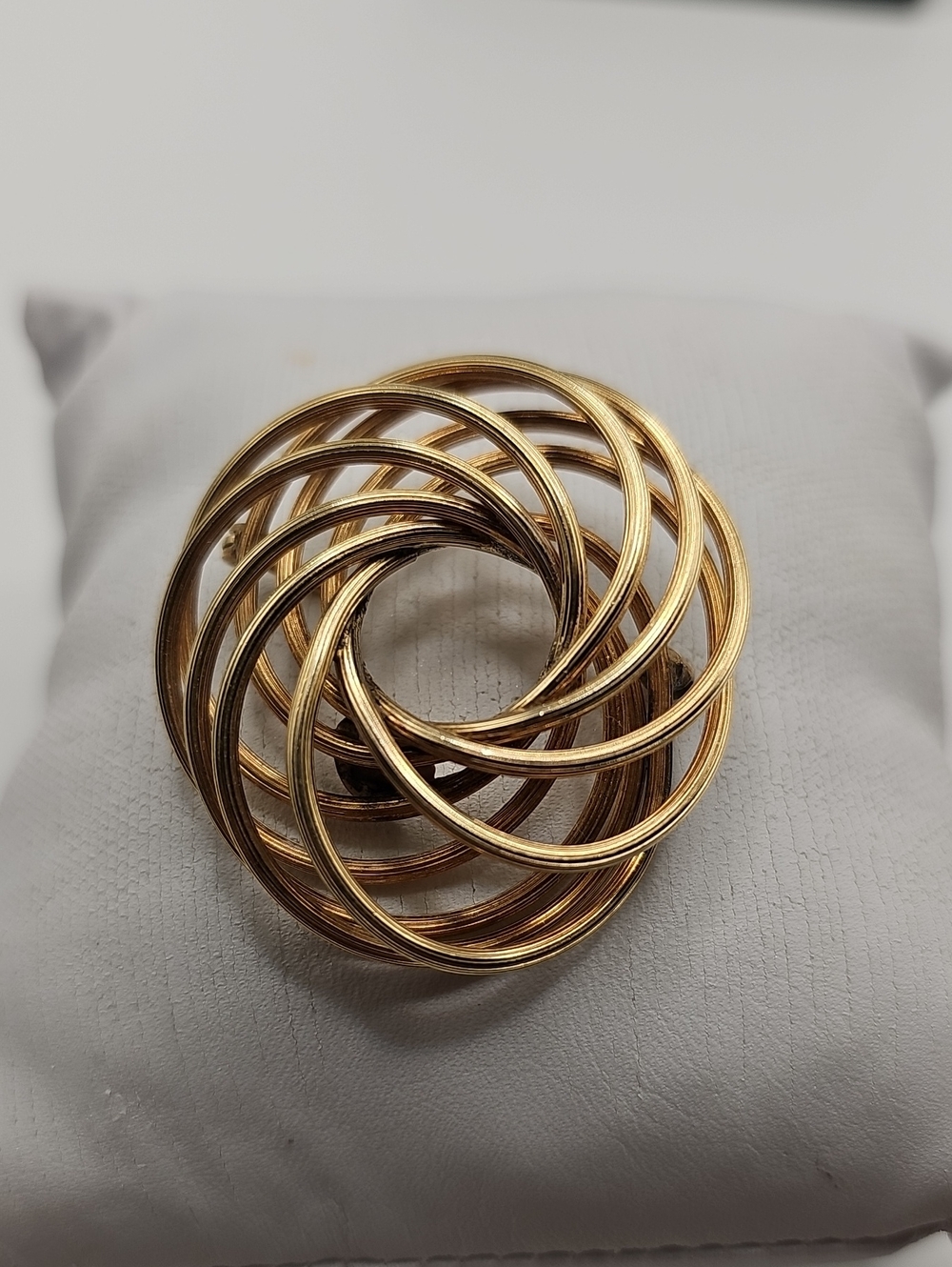 Gold Spiral Knot Brooch - Classic Women's Jewelry